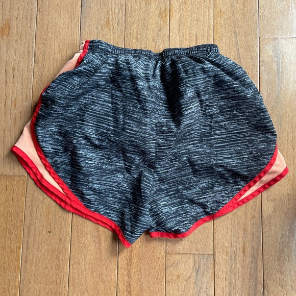 Nike Dri-Fit Woman’s Shorts - Picture 4 of 5
